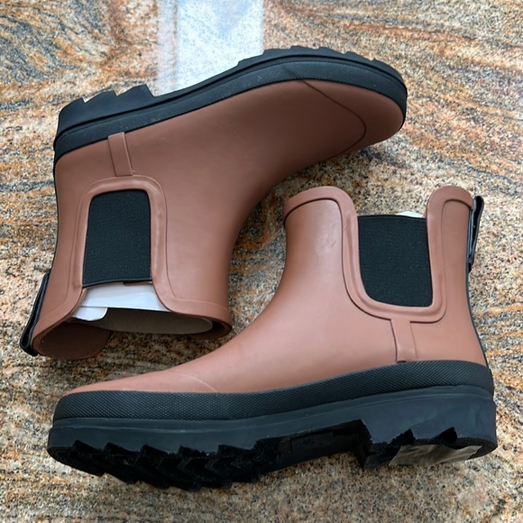 J. Crew Shoes - NIB JCrew rubber ankle boots women’s sz 9